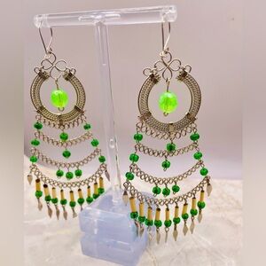 Vintage Silver Tone Wire Green Bead Chandelier Dangle Earrings. Catherdral